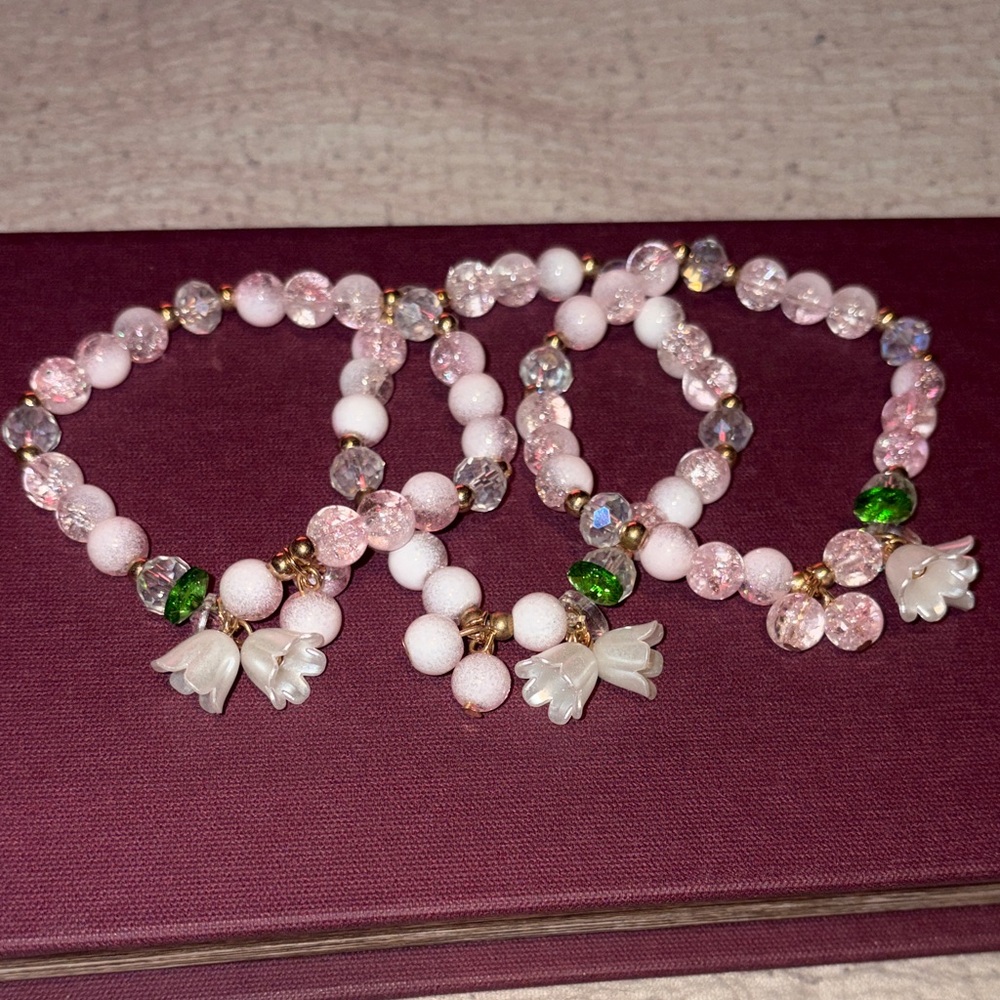 Pale Pink Lily Flower Beaded Bracelet NEW